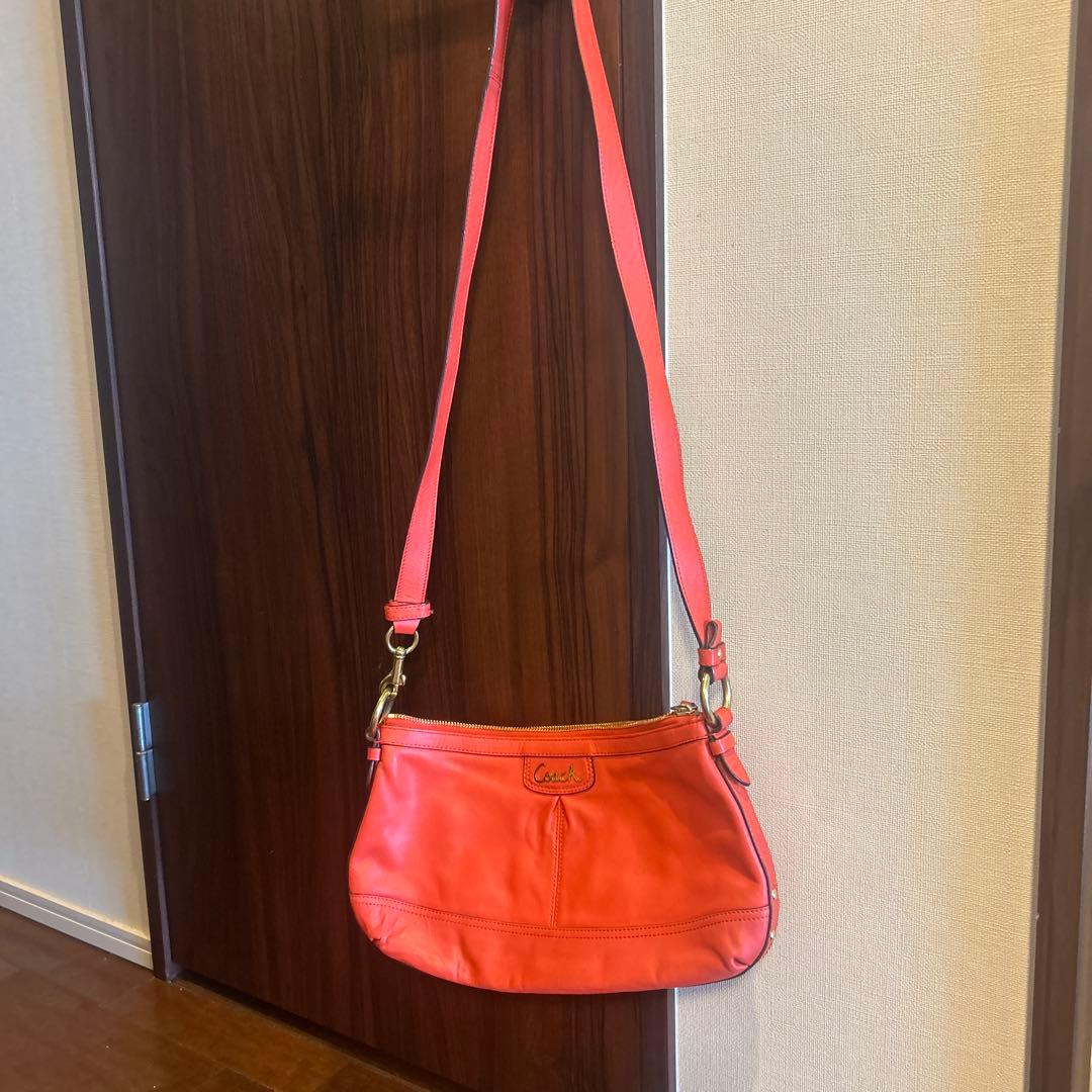 オレンジショルダーバッグ　COACH