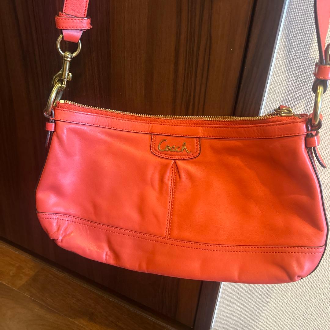オレンジショルダーバッグ　COACH