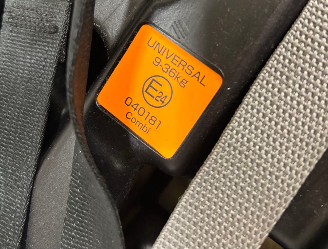 コンビ　ジョイトリップエアスルーGG　黒　ジュニアシート　シートベルト