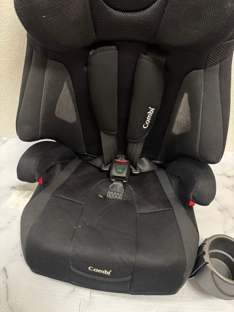コンビ　ジョイトリップエアスルーGG　黒　ジュニアシート　シートベルト