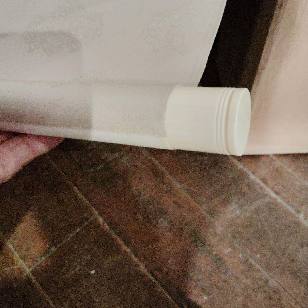 花の絵掛軸 ベージュ 金色装飾