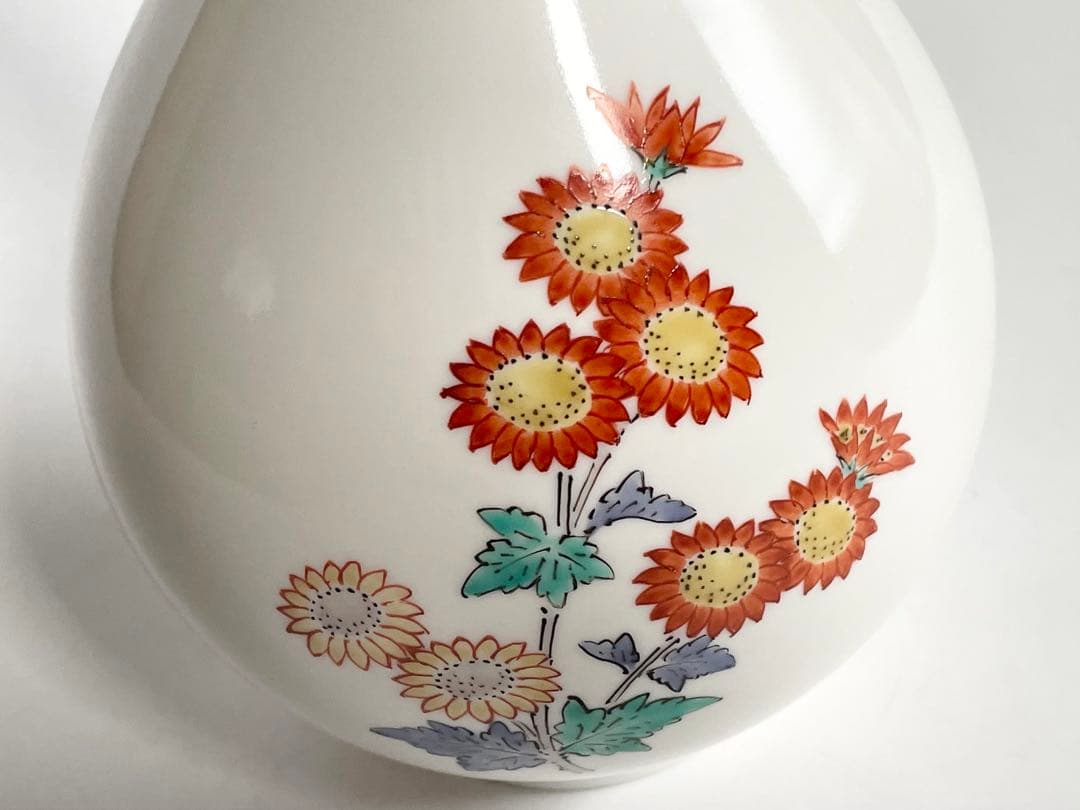 重要無形文化財　人間国宝　十四代酒井田柿右衛門　本人作　濁手菊文一輪生　花瓶