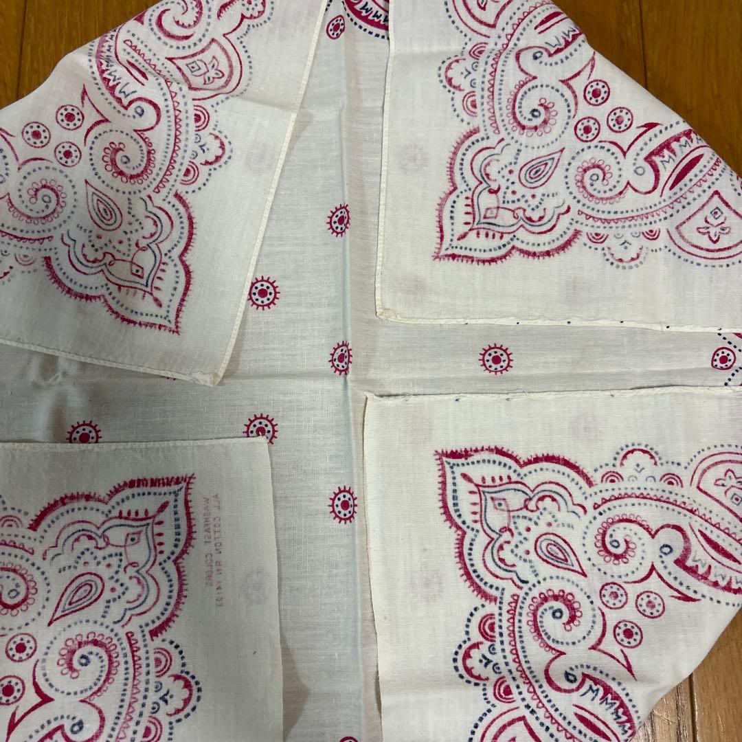 ヴィンテージバンダナ　デップ柄　白ベース　トリコカラー　ワムクラフト社