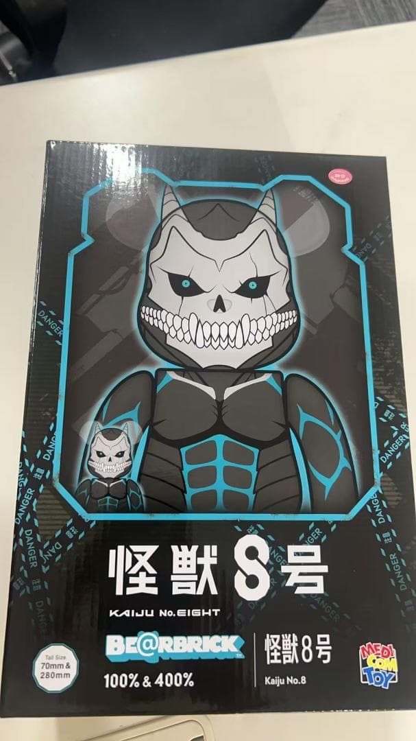 BE@RBRICK 怪獣8号 100% & 400%