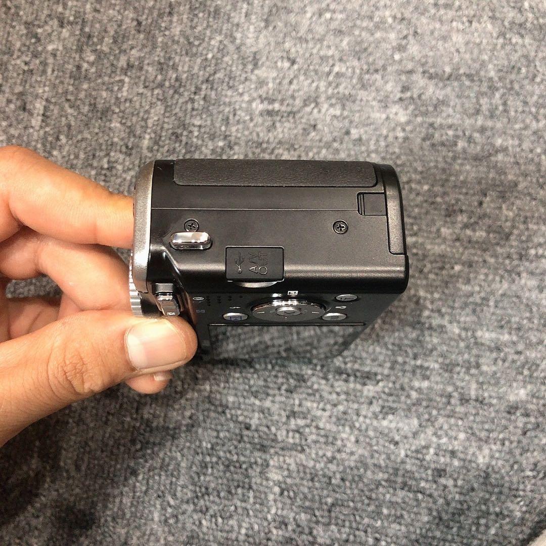 Nikon COOLPIX P60 デジタルカメラ　1個　マ049