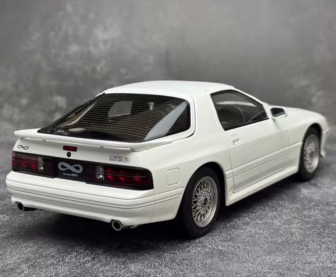 WHELARTダイキャスト 1:18スケール マツダ RX7 FC3S モデル