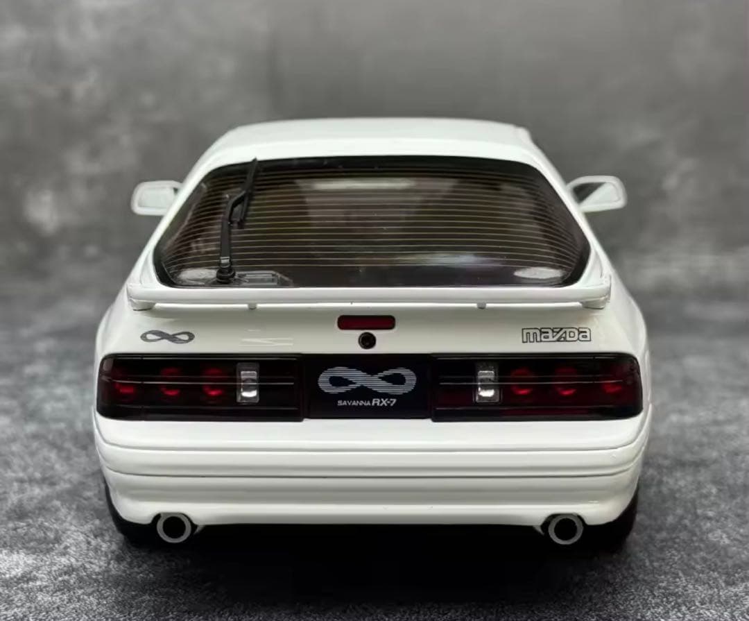 WHELARTダイキャスト 1:18スケール マツダ RX7 FC3S モデル