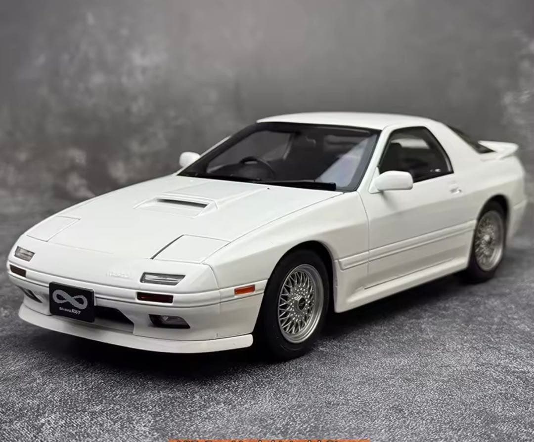 WHELARTダイキャスト 1:18スケール マツダ RX7 FC3S モデル