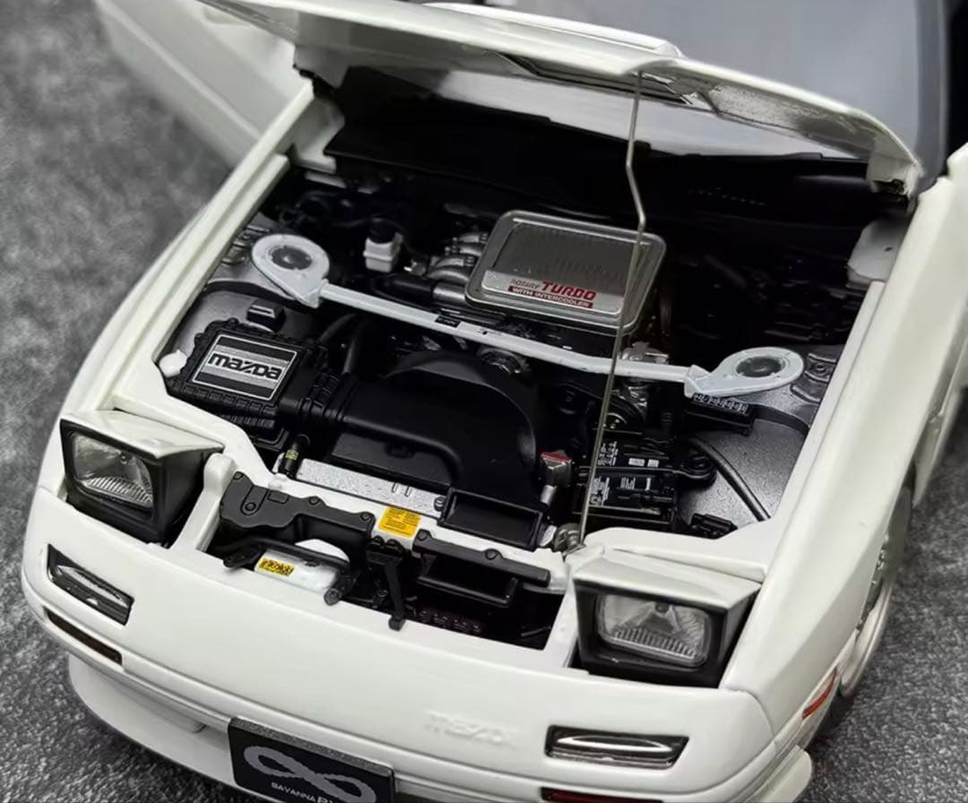 WHELARTダイキャスト 1:18スケール マツダ RX7 FC3S モデル