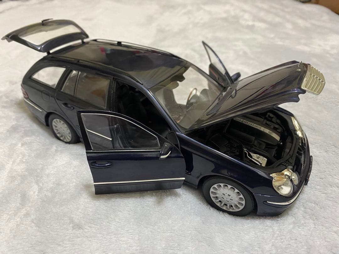 京商 Mercedes-Benz E-Klasse T-Modell 1/18