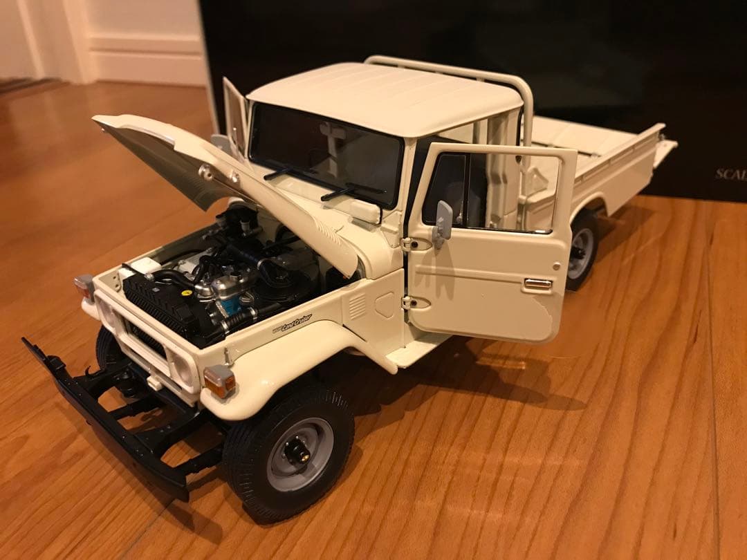 京商　KYOSHO トヨタランドクルッサ 40 1/18