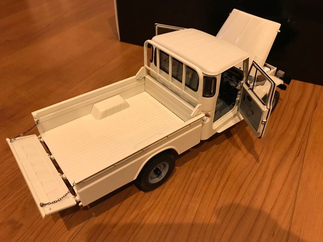 京商　KYOSHO トヨタランドクルッサ 40 1/18