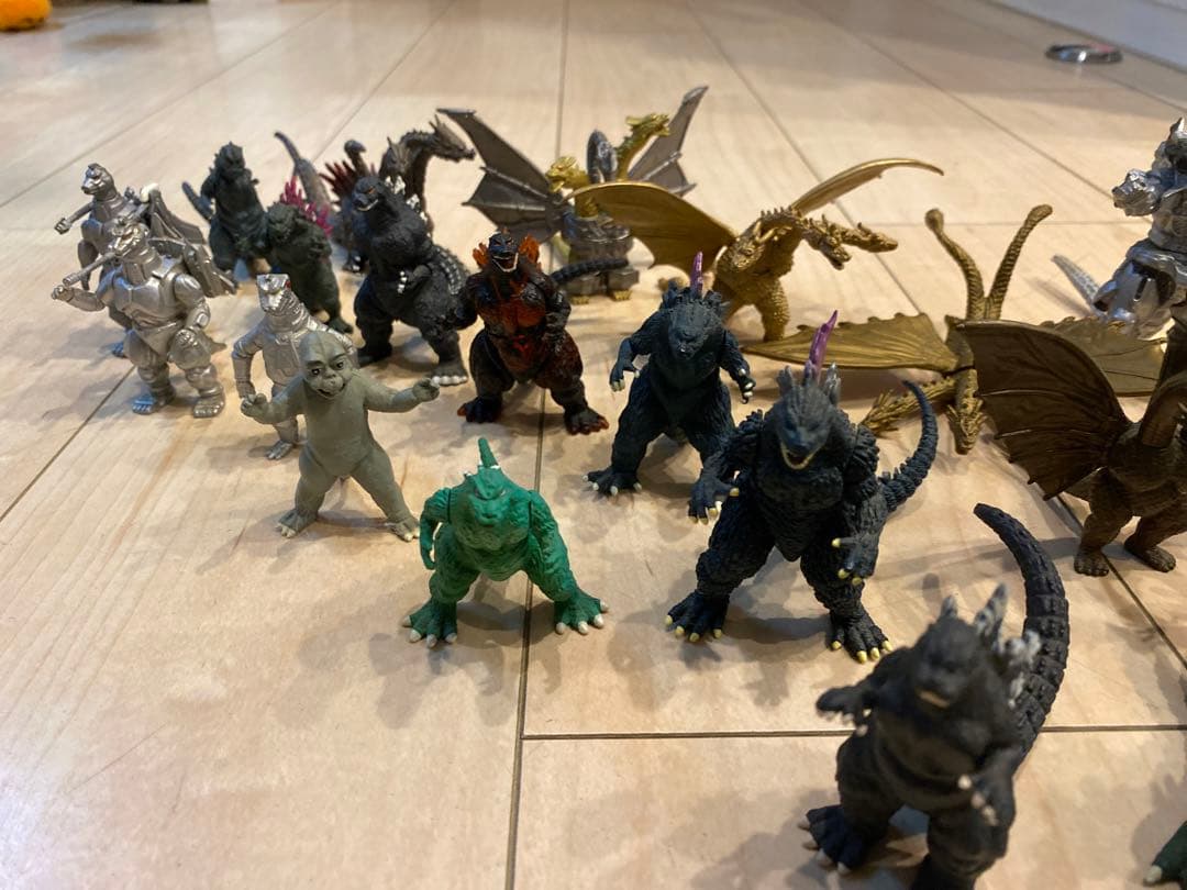 ゴジラフィギュアセット（キングギドラ含む）