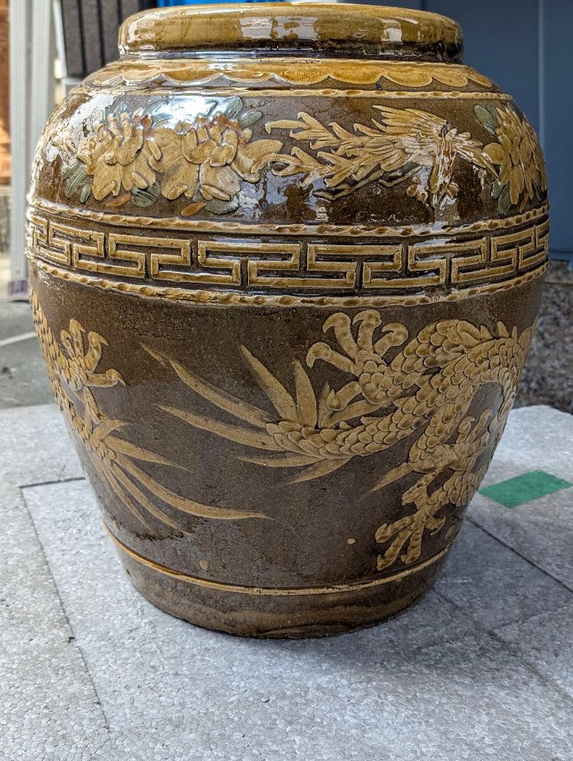 装飾的な彫刻の陶器の壺 約28cm
