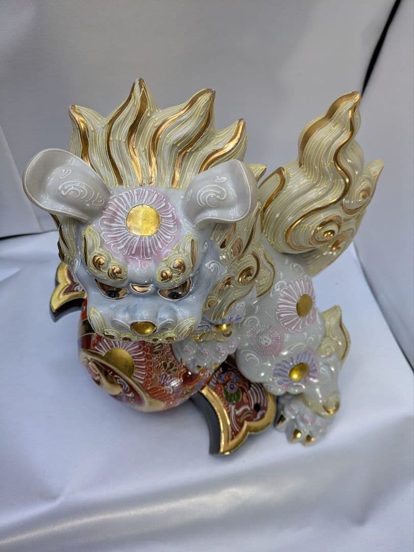☆b468、九谷焼　9号宝獅子　白盛 魔除けの 「獅子 」