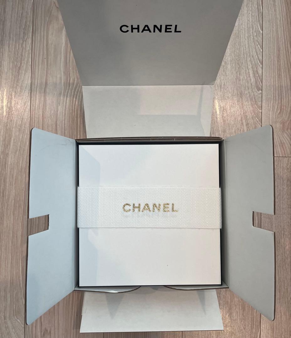 【新品未使用】 シャネル クリスマスコフレ2024 エッセンシャルケアセット