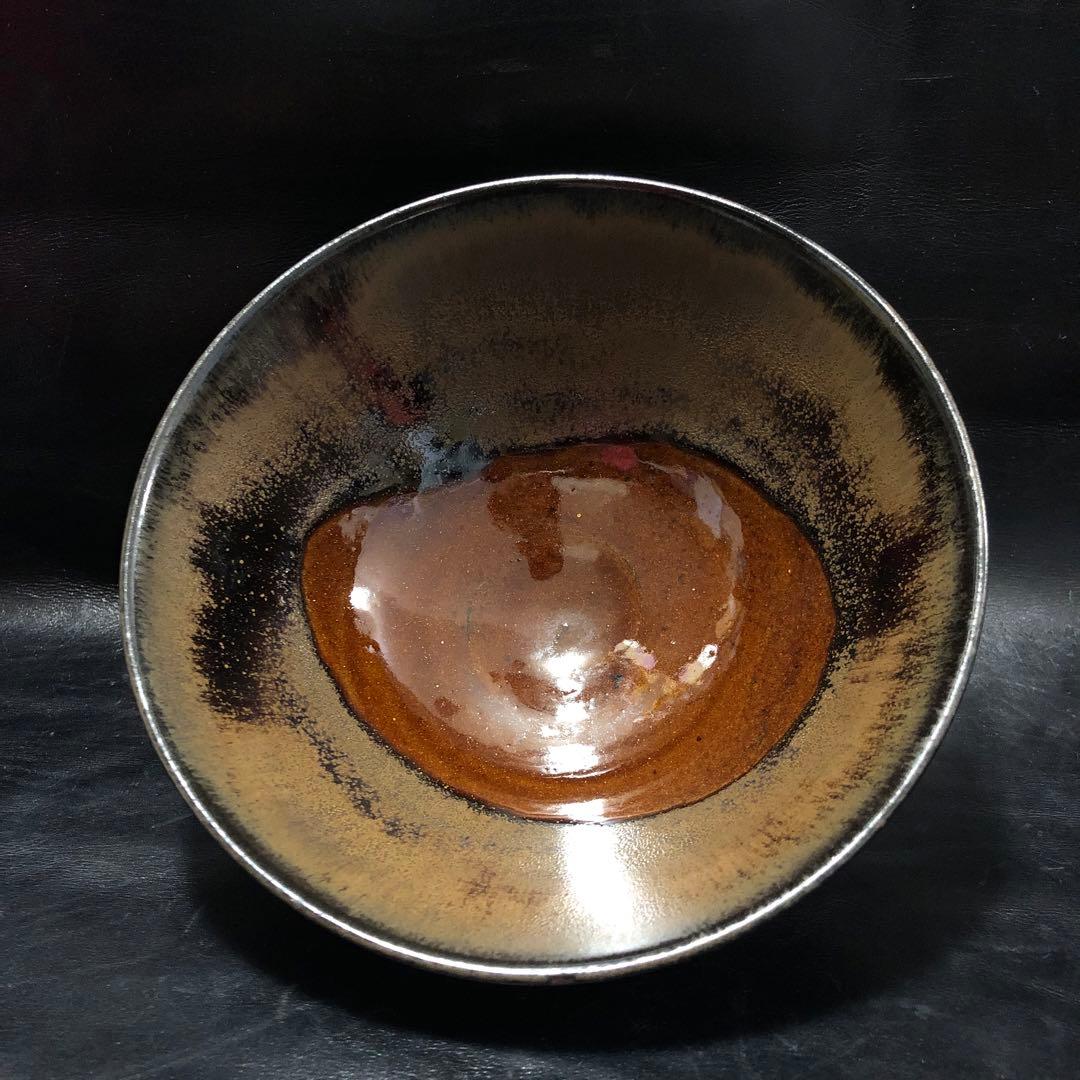 美しい古美術◼️蔵から、凄い美しい黒とカーキ色に茶の3色の抹茶茶碗が出て来ました。