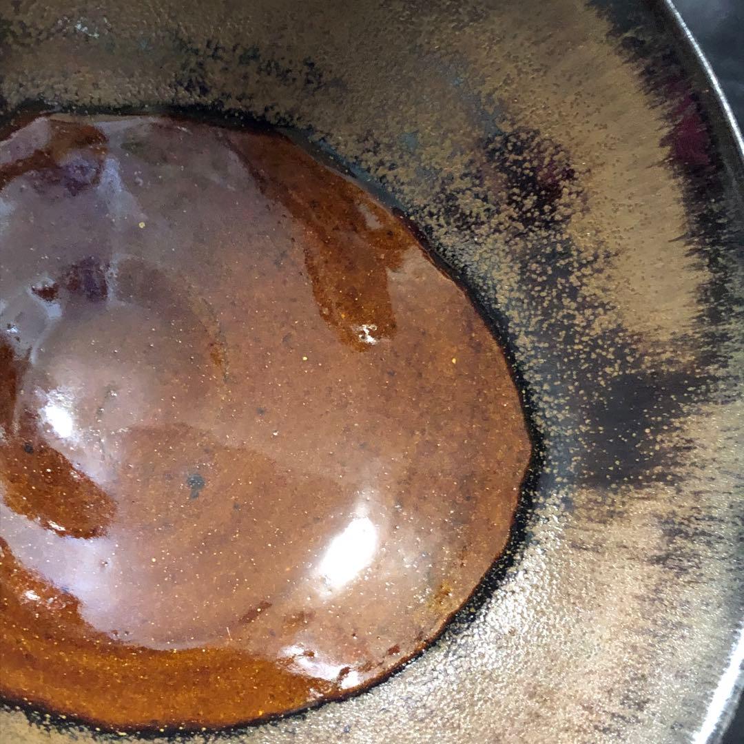 美しい古美術◼️蔵から、凄い美しい黒とカーキ色に茶の3色の抹茶茶碗が出て来ました。