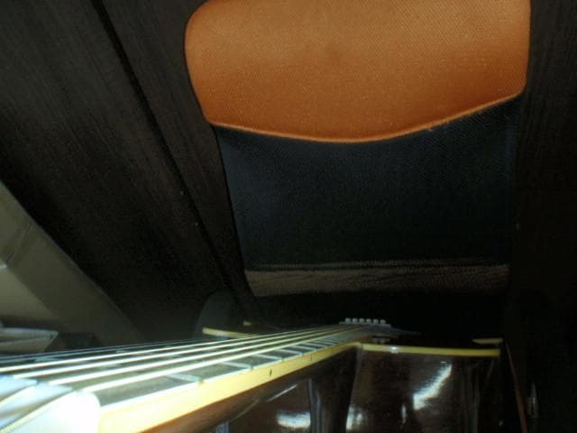 YAMAHA ＦＧ-200Ｄ　檄鳴り　外観のラッカー塗装の劣化による模様あり