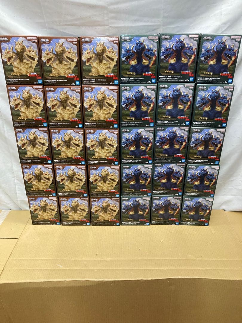 未開封30体15セット東宝怪獣シリーズ 鎮座獣 キングギドラ（1964)