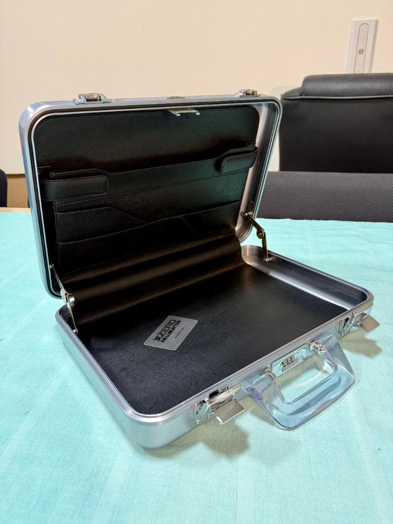 エリートシリーズ CEM ゼロハリバートン ポリッシュブルー 美品です