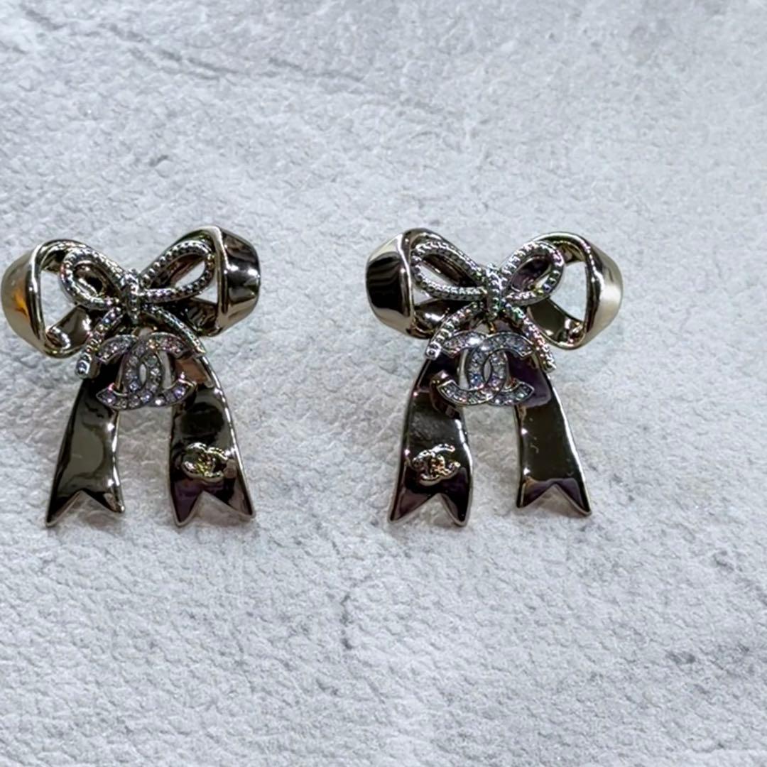 CHANEL ピアス ノベルティ ロゴピアス