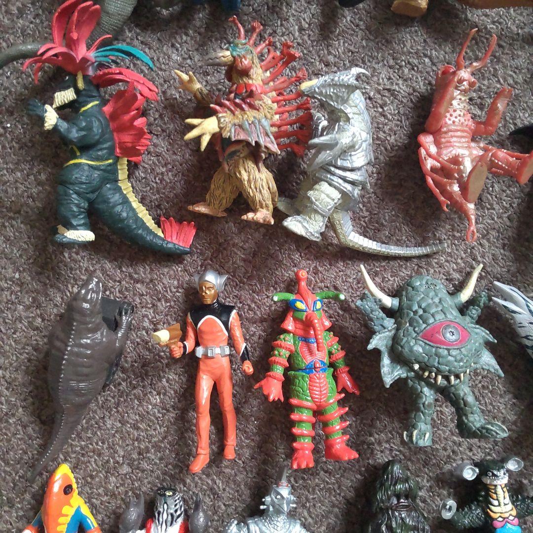 d*2様 ウルトラマンシリーズ 怪獣フィギュア 82体
