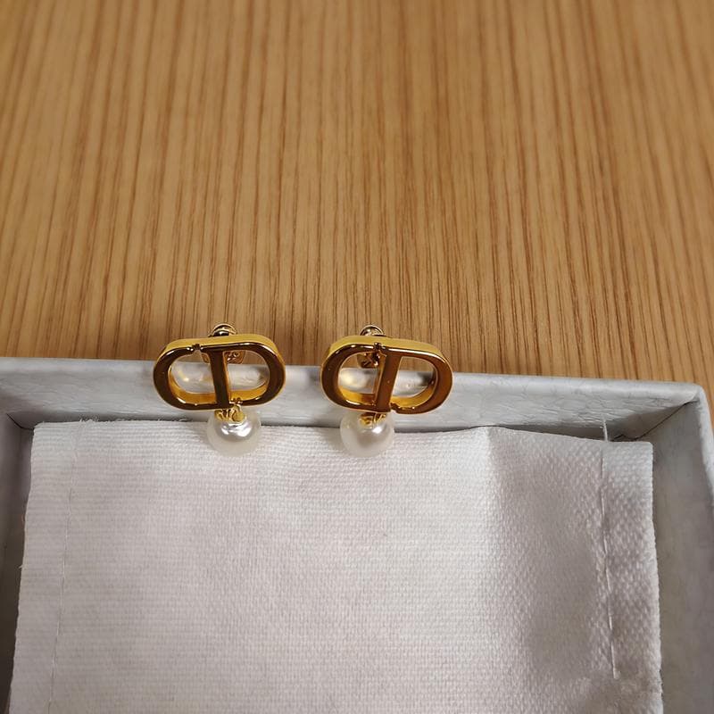 DIOR ゴールド パール ピアス