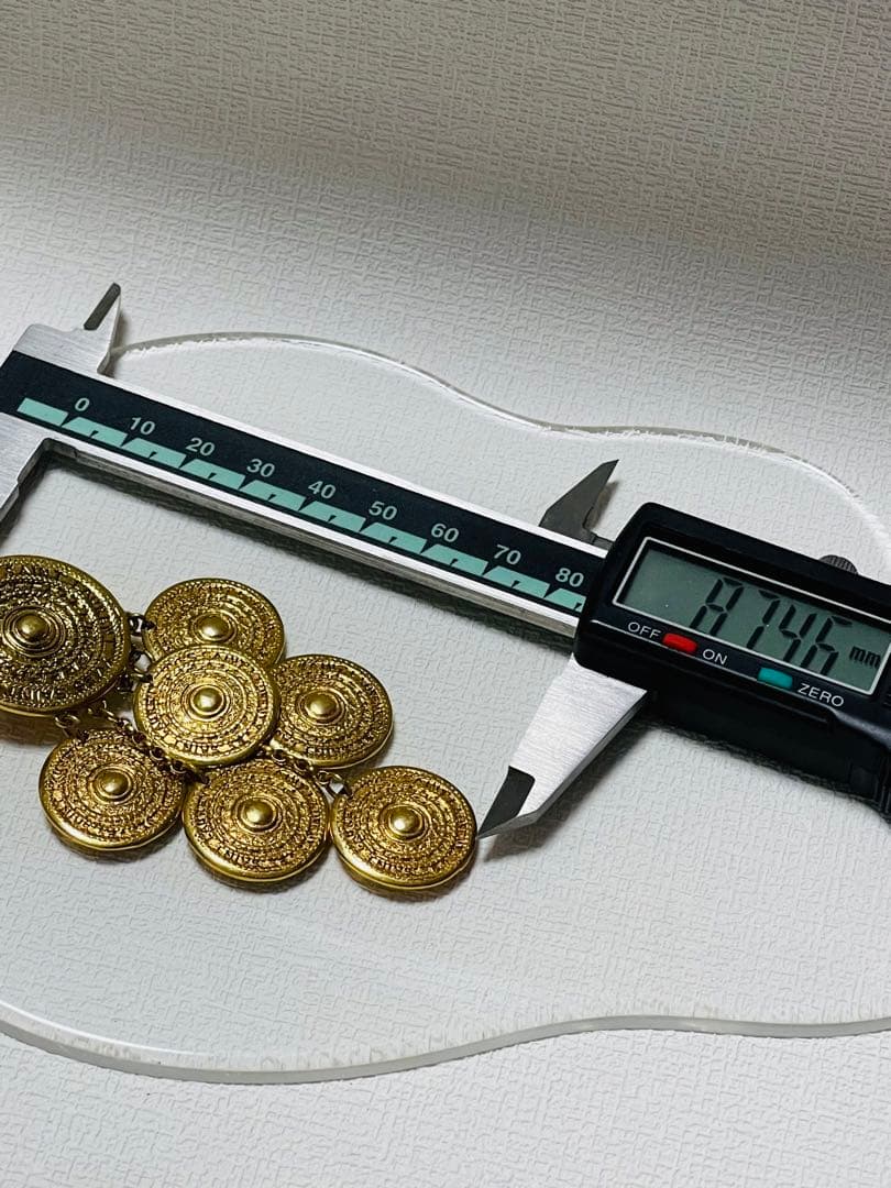 レア！！ イヴ・サンローラン ラウンドロゴ ヴィンテージ ブローチ