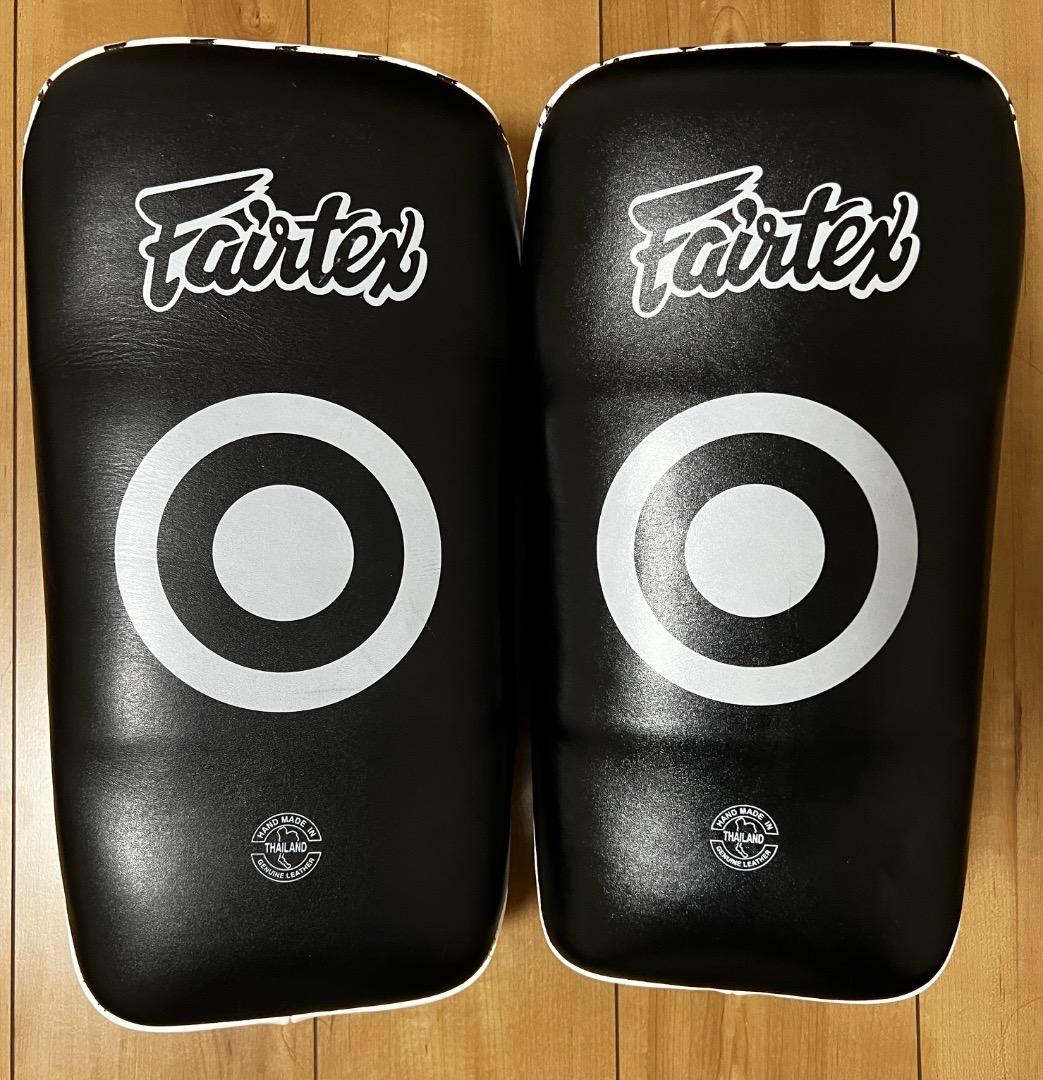 Fairtex フェアテックス キックミット 白黒赤