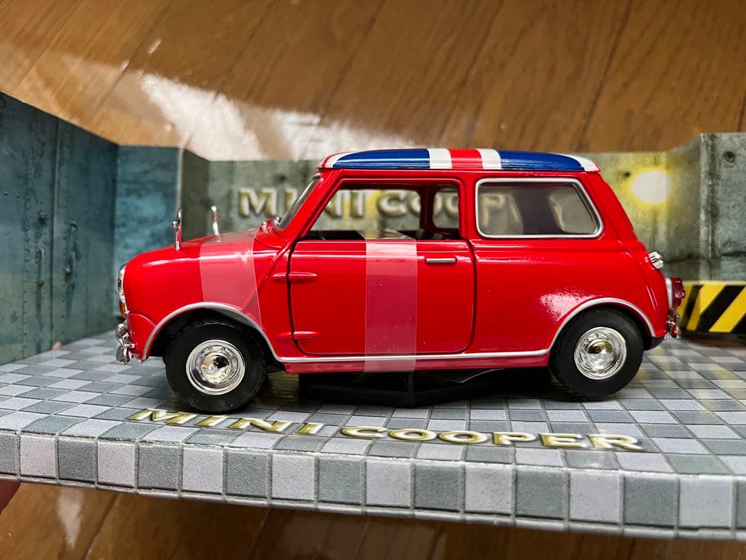ミニカー　 ミニクーパー　1/18 赤