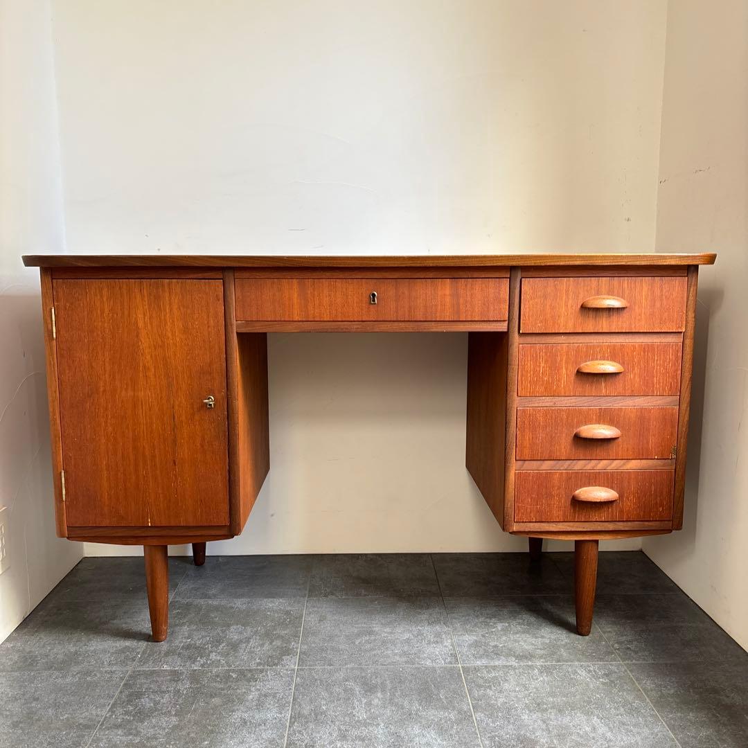格安現品処分！　北欧ヴィンテージ　 デンマーク製　ヴィンテージデスク