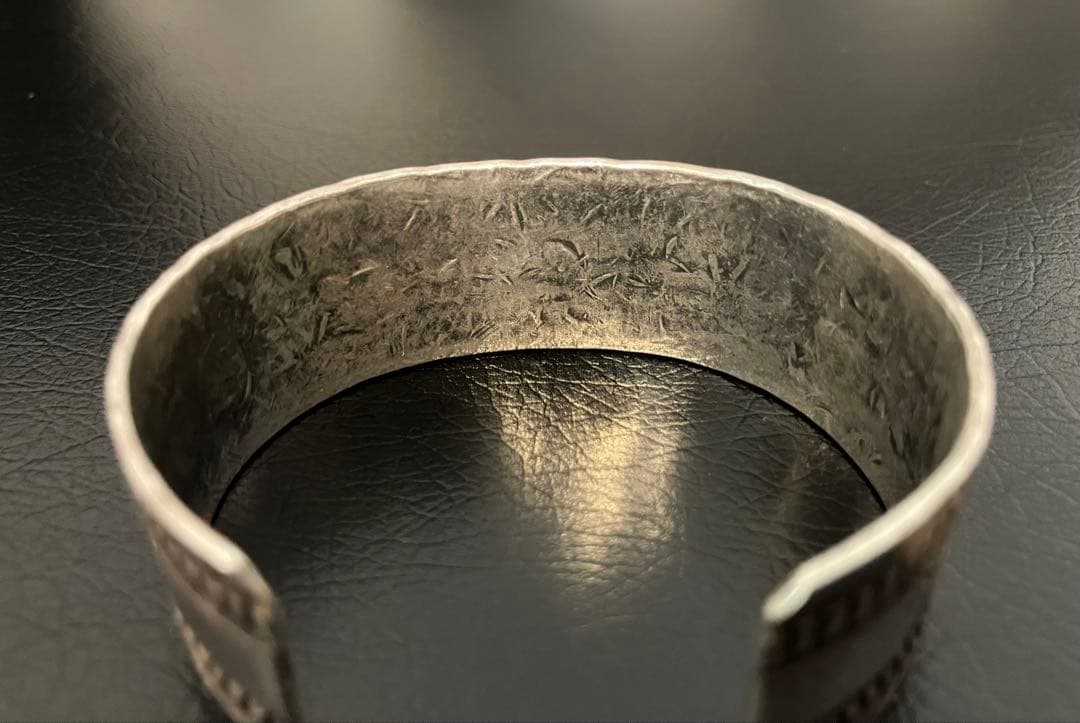 NAVAJOナバホ　ヴィンテージチゼル&スタンプインゴットバングル