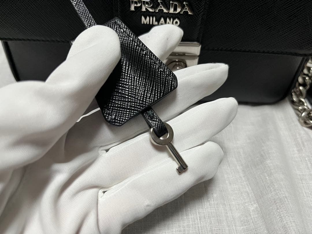 PRADA ブラック ショルダーバッグ　正規品