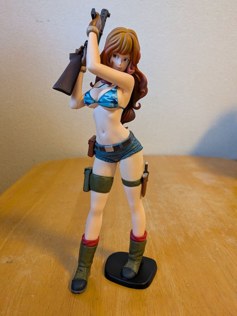 峰不二子フィギュア　サバイバルver ライフル付き