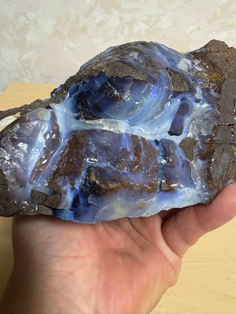 オーストラリア産　大きなボルダーオパール原石　約1976g パワーストーン置物