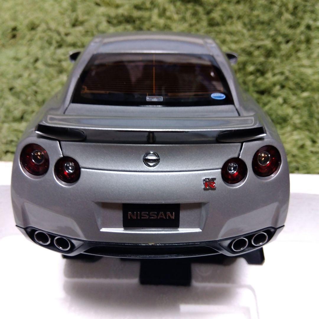 京商 日産 GTR R35 プレミアムエディション 1/18　ミニカー