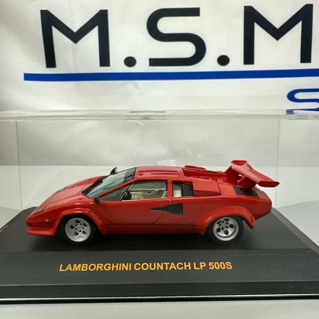 ランボルギーニカウンタックとPORSCHE911 GT2