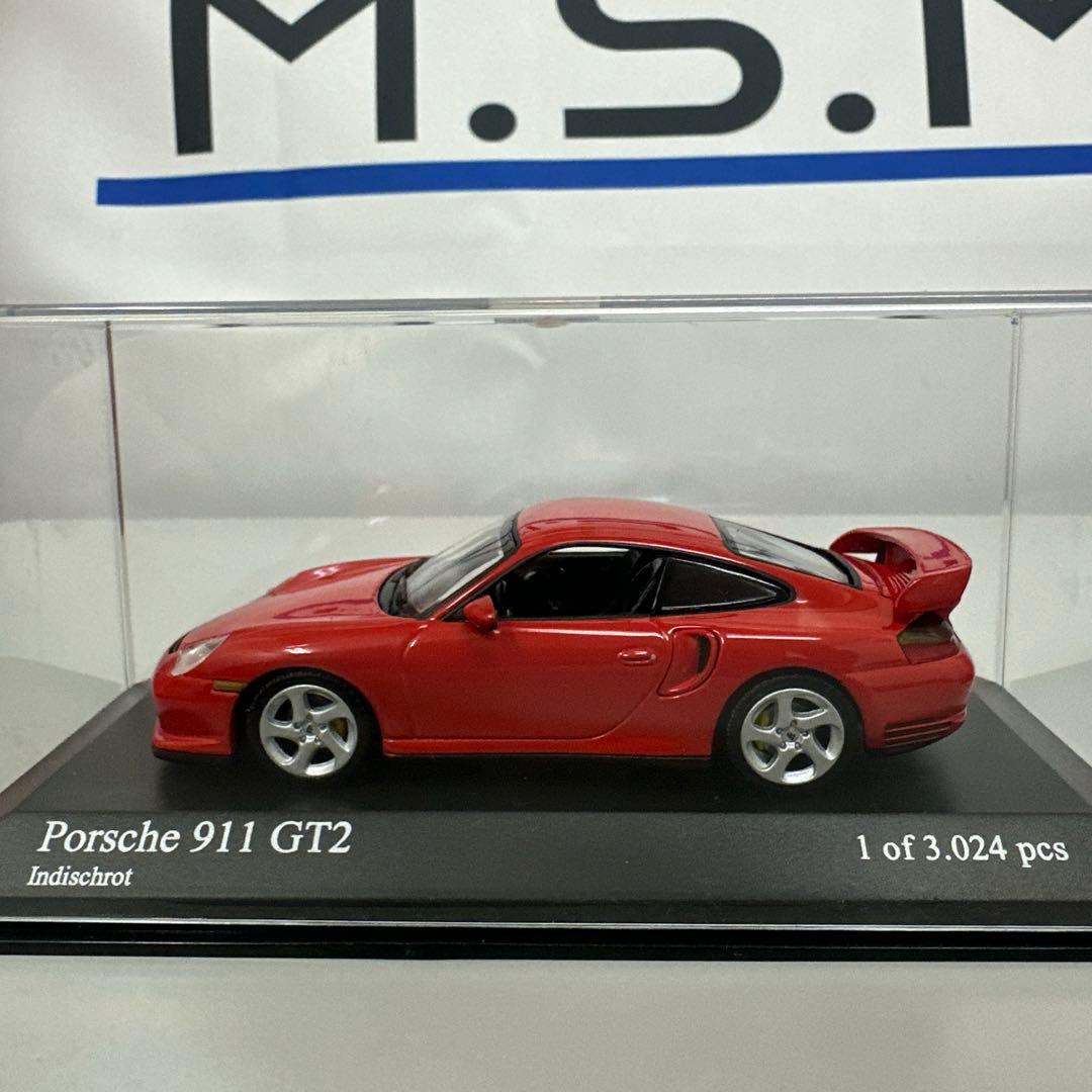 ランボルギーニカウンタックとPORSCHE911 GT2