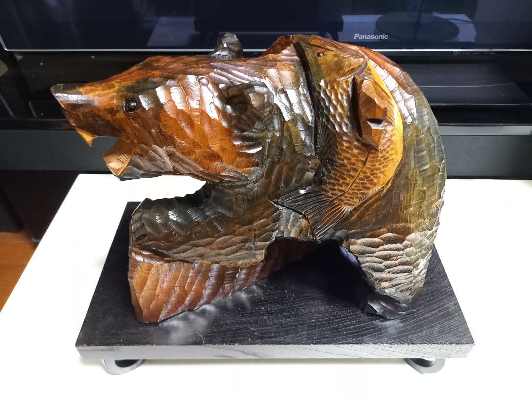 北海道　農民　民芸　大型　木彫り　硝子目　鮭背負い熊　台座　付属