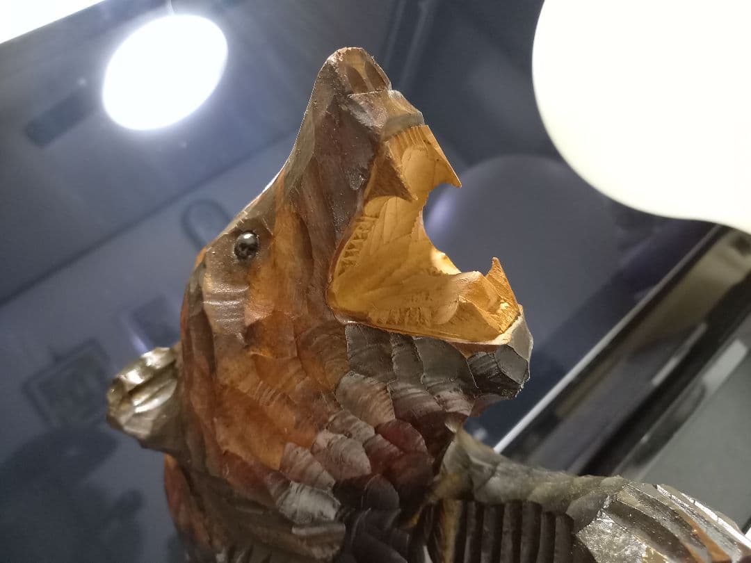 北海道　農民　民芸　大型　木彫り　硝子目　鮭背負い熊　台座　付属