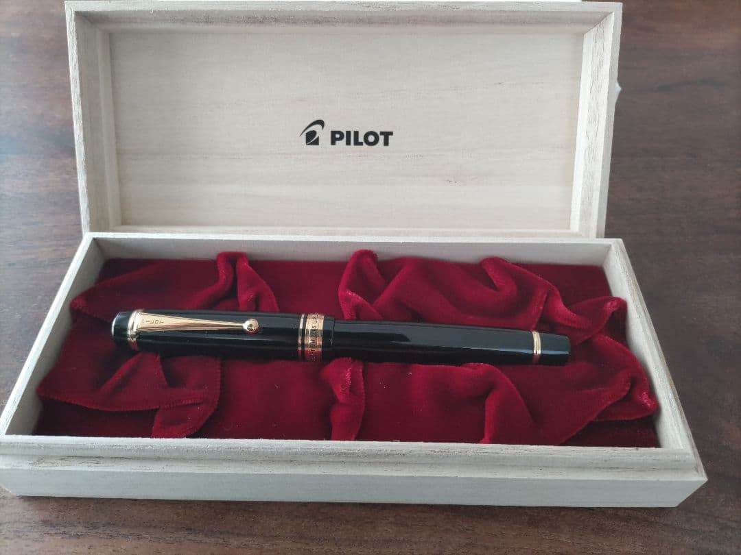 PILOT 万年筆 カスタム845 漆 18K Fペン先 桐箱 コンバーター