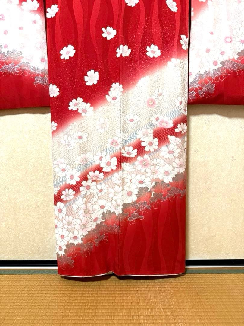 山口小夜子氏デザイン監修　振袖、長襦袢セット　赤系　花柄