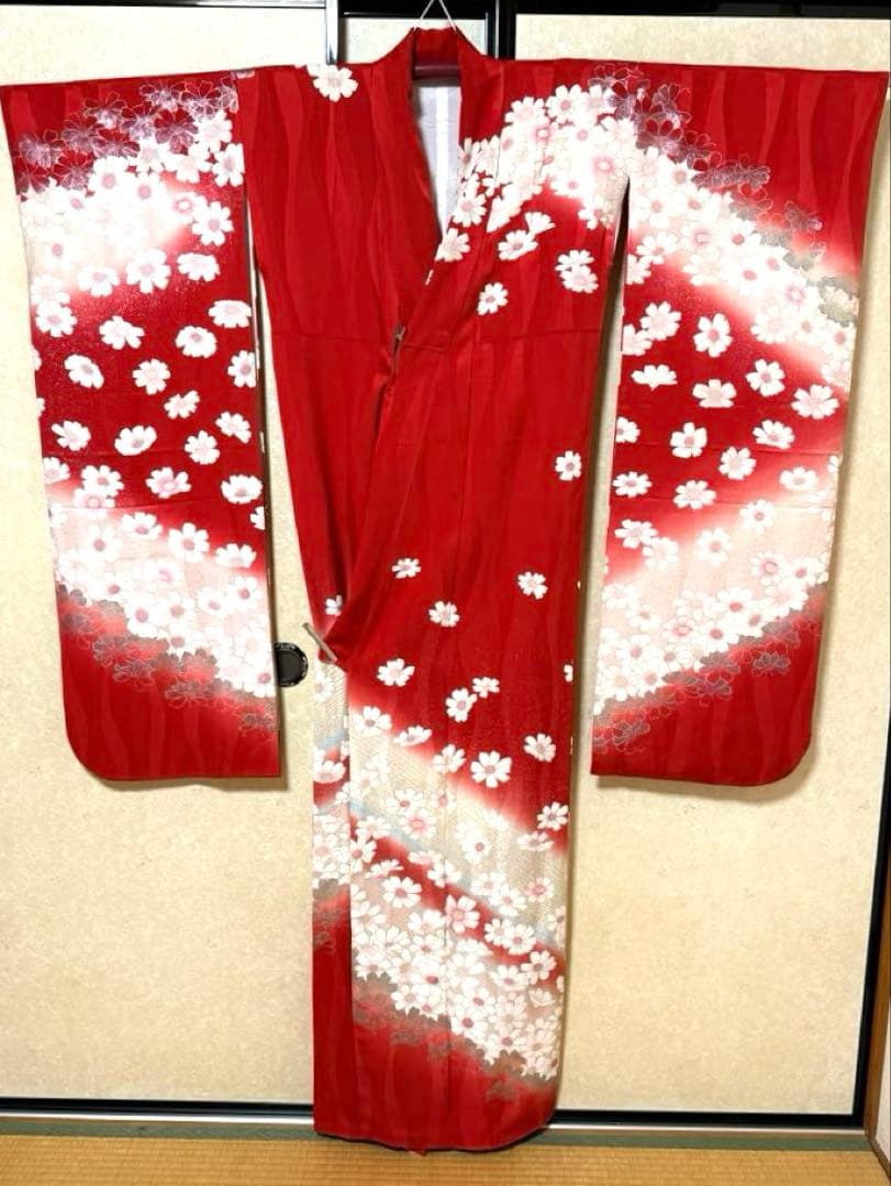 山口小夜子氏デザイン監修　振袖、長襦袢セット　赤系　花柄