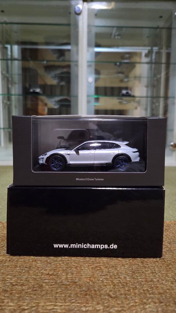 1/43 Porsche 特注 Mission e 2018 Spark