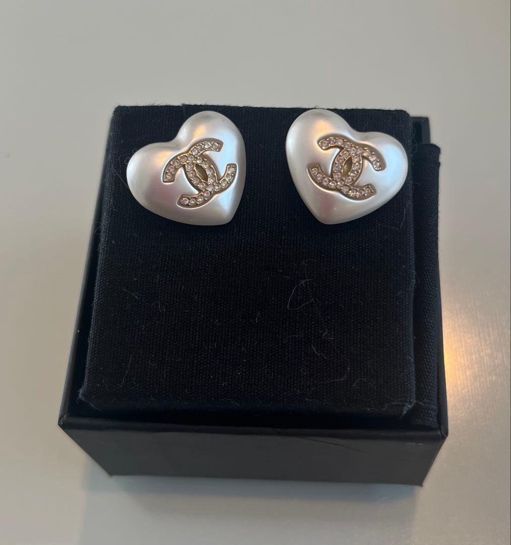 限定完売品CHANEL シャネルハートピアス　ココマーク　ホワイトゴールド美品