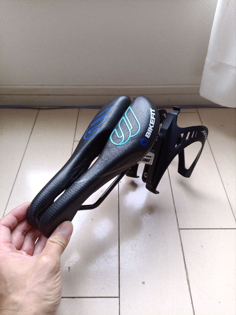 さらに値下げトライアスロン用サドルとボトルケージ