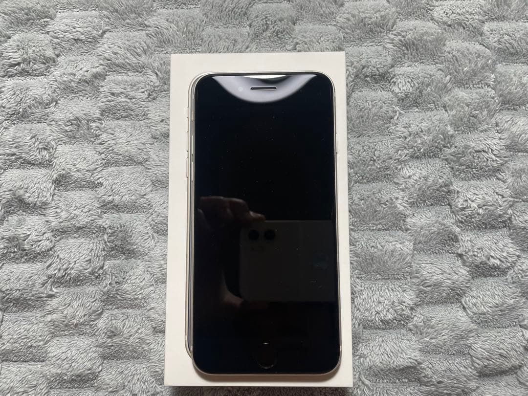 iPhone SE 第3世代 スターライト SIMフリー 超美品