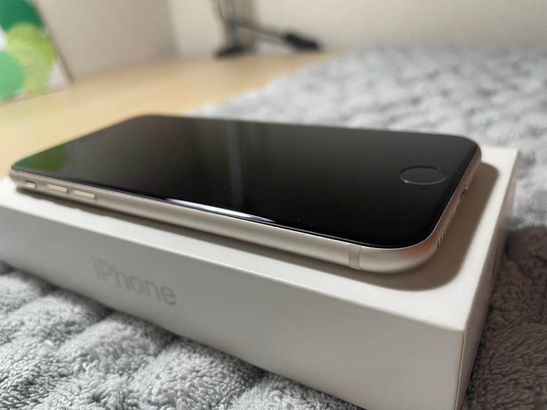 iPhone SE 第3世代 スターライト SIMフリー 超美品