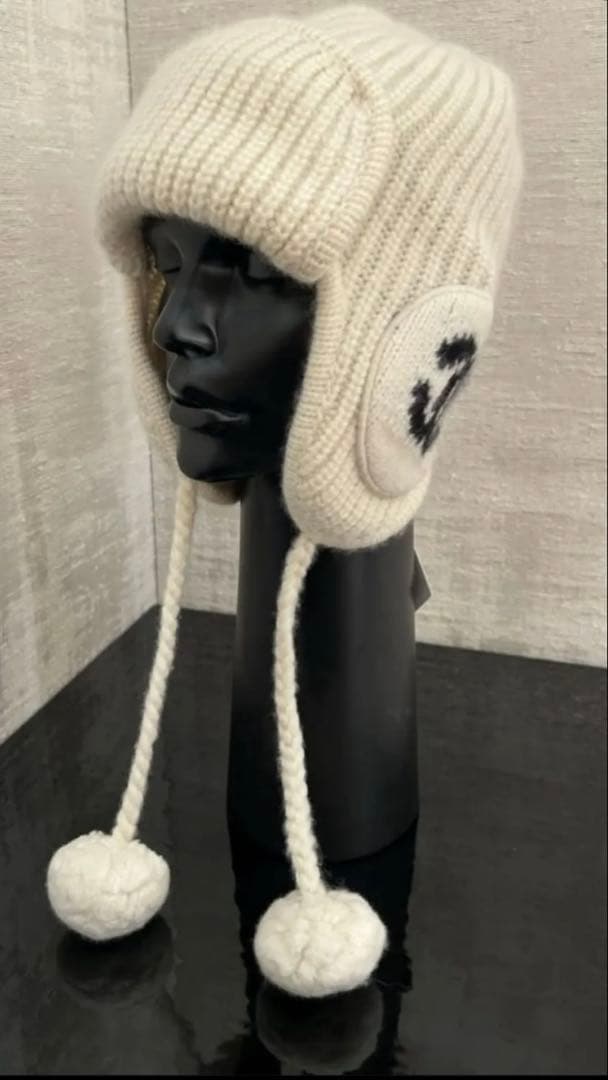 CHANEL ニット帽　ビーニー　ポンポン